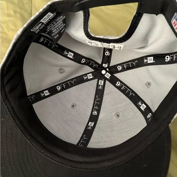 NFL Bears Gray and Black Cap - Picture 5 of 10